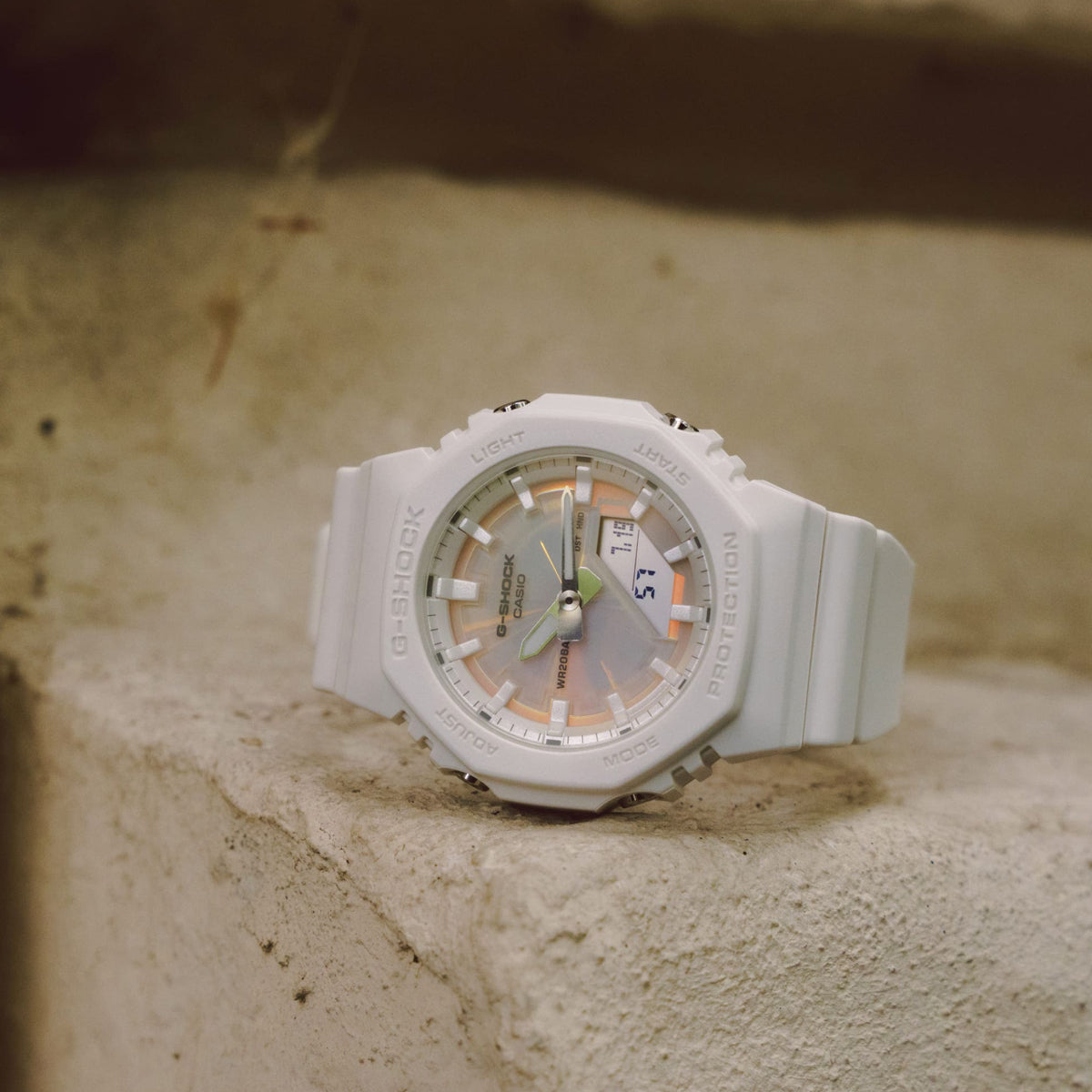 CASIO G-SHOCK OAK COMPACT TONE ON TONE SERIE - POLARIZED DIAL SERIE - WHITE, MOP — Ansicht 2