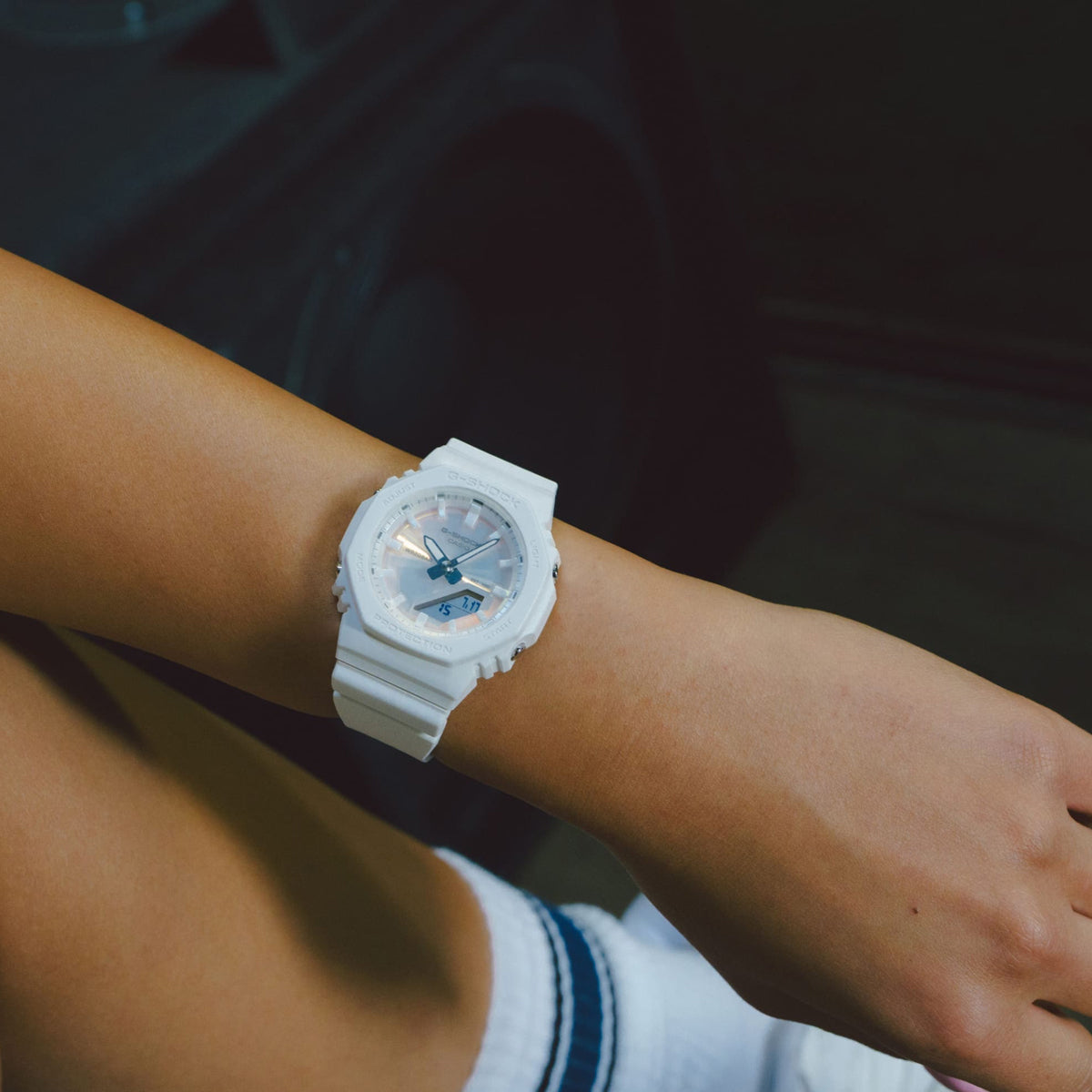 CASIO G-SHOCK OAK COMPACT TONE ON TONE SERIE - POLARIZED DIAL SERIE - WHITE, MOP — Ansicht 4
